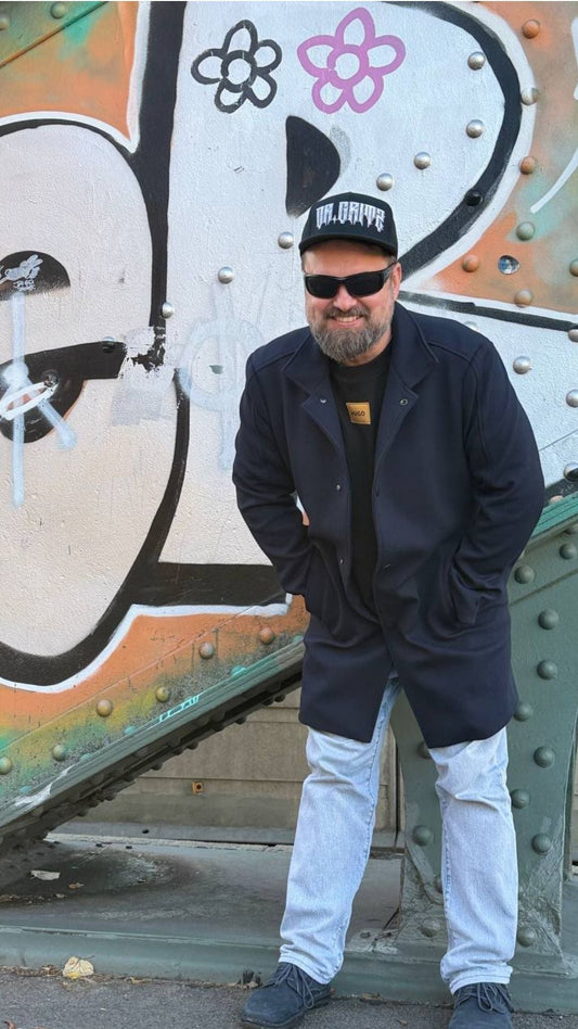 Tattoo Künstler arbeitet in Studio Berlin Spandau